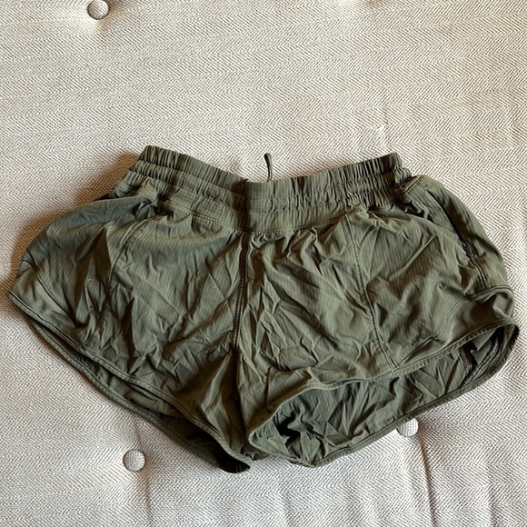 Lululemon hotty hot shorts - Picture 1 of 3